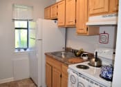 Thumbnail 4 of 18 - Image of a Classic One Bedroom Apt Kitchen | Key Blvd Apartments | Affordable Arlington VA Apartments