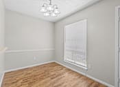 Thumbnail 23 of 28 - V7 dining room