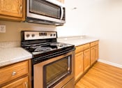 Thumbnail 10 of 18 - Stove at LINCOLN GARDENS APARTMENTS, Napa California