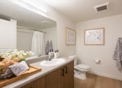 Thumbnail 21 of 22 - Bathroom at QUINN BY VINTAGE, Washington