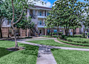 Thumbnail 35 of 39 - Affordable Houston Texas Apartments – Westchase Forest – Photo of outdoor courtyard