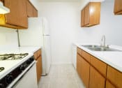 Thumbnail 3 of 19 - kitchen with dishwasher