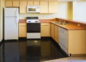 Thumbnail 3 of 19 - Apartment with appliances