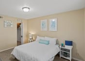 Thumbnail 8 of 27 - bedroom with a walk in closet