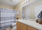 Thumbnail 17 of 34 - Full size bathroom