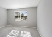 Thumbnail 28 of 31 - Large Bedroom