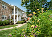 Thumbnail 20 of 27 - Garden Area at Chatham Hill, New Jersey