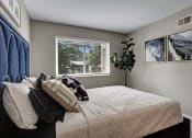 Thumbnail 8 of 18 - Bedroom