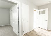Thumbnail 8 of 20 - entry way
