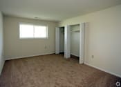 Thumbnail 10 of 35 - A room with a carpeted floor, a window, and a closet with a door. at Spa Cove Apartments, Annapolis, 21403