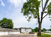 Thumbnail 3 of 10 - Ivy garages