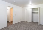 Thumbnail 18 of 22 - Large Closet