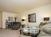 Thumbnail 17 of 18 - Living room