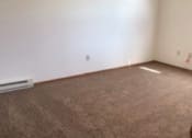 Thumbnail 19 of 21 - large carpeted room