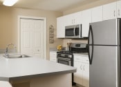 Thumbnail 14 of 16 - Stainless steel appliances - Hampshire Green Apartments