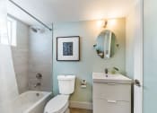 Thumbnail 20 of 25 - Helios Apartments Miami Beach interior bathroom