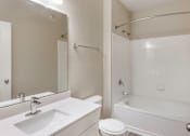 Thumbnail 28 of 31 - Garden-style bathtubs - Lantern Woods Apartments