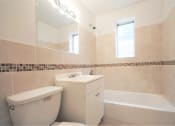 Thumbnail 23 of 25 - Helios Apartments Miami Beach bathroom