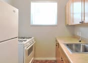 Thumbnail 21 of 25 - Helios Apartments Miami Beach kitchen