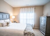Thumbnail 6 of 30 - Vintage Creekwood Park bedroom