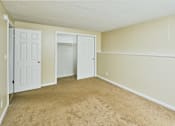 Thumbnail 6 of 8 - Taymil Yarmouth Place Bedroom