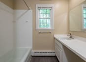 Thumbnail 15 of 18 - Taymil Yarmouth Green Bathroom