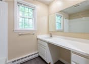 Thumbnail 17 of 18 - Taymil Yarmouth Green Bathroom