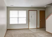 Thumbnail 24 of 29 - Living room