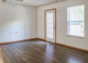 Thumbnail 14 of 20 - Living room