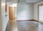Thumbnail 15 of 20 - Living room