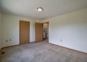Thumbnail 17 of 25 - Bedroom