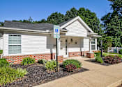 Thumbnail 9 of 19 - Office