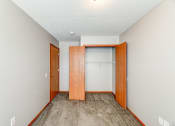 Thumbnail 17 of 24 - Bedroom
