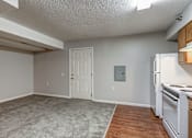 Thumbnail 18 of 22 - Living room