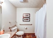 Thumbnail 16 of 22 - Monarch bathroom
