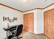 Thumbnail 9 of 22 - Monarch bedroom