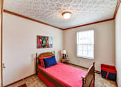Thumbnail 11 of 22 - Monarch bedroom
