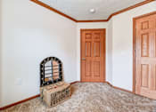 Thumbnail 13 of 22 - Monarch bedroom