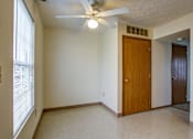 Thumbnail 22 of 31 - Dining area