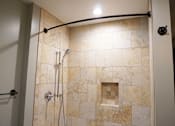 Thumbnail 9 of 17 - Onota Suite 304 - Bathroom