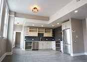 Thumbnail 11 of 17 - Onota Suite 305 Kitchen