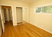 Thumbnail 9 of 13 - apartment room