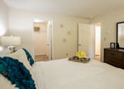 Thumbnail 17 of 17 - Bedroom