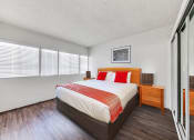Thumbnail 18 of 20 - Bedroom