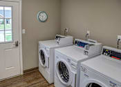 Thumbnail 25 of 30 - Laundry room