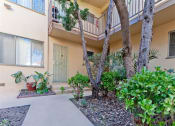 Thumbnail 9 of 10 - Apartments for rent in Los Angeles  Landscaping