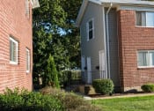 Thumbnail 7 of 18 - Building exterior at Brookwood at Bay Shore in Bay Shore, NY 11706