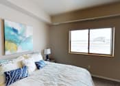 Thumbnail 13 of 34 - bed in bedroom