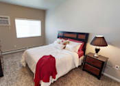 Thumbnail 8 of 40 - bedroom with red and white bedding
