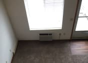 Thumbnail 11 of 21 - Image of large carpeted living room